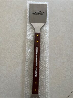 Michigan-Branded Stainless Steel BBQ Turner with Brown Wooden Handle